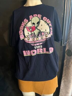 Gildan Navy Tee with Pink & Cream Alien Graphic